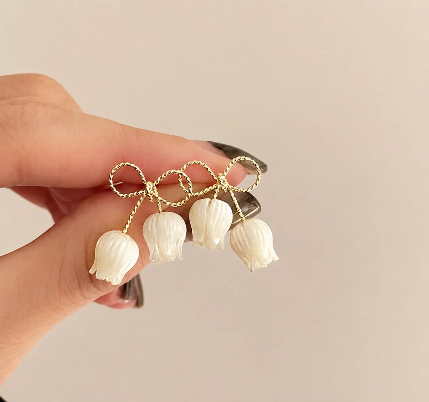 TULIP WHITE FLOWER EARRING