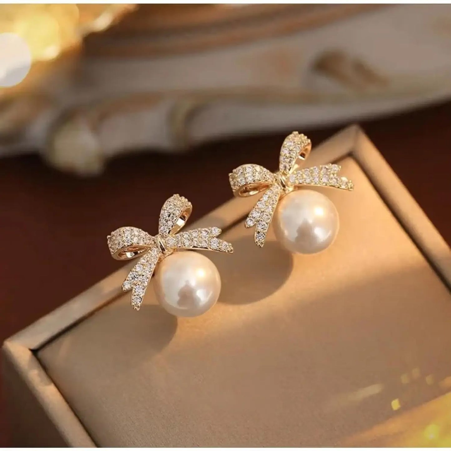 BOW IN SNOW WHITE PEARL