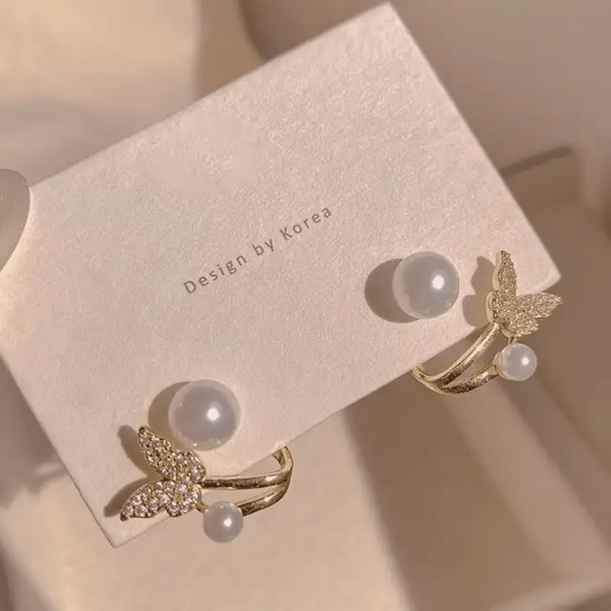 BUTTERFLY STUD EARRING WITH PEARL