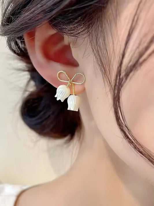 TULIP WHITE FLOWER EARRING