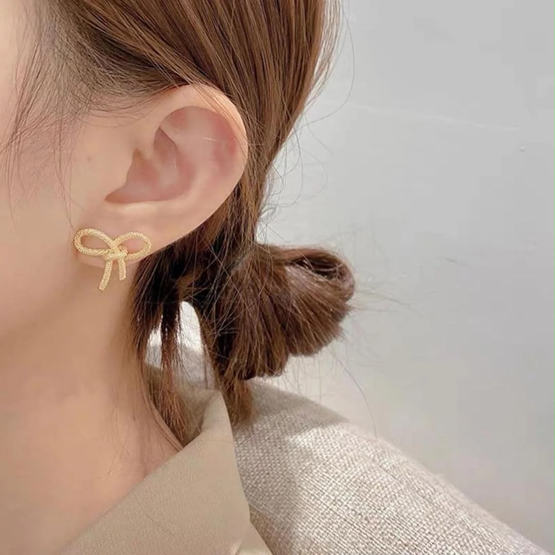 MINIMAL KOREAN BOW STUD
